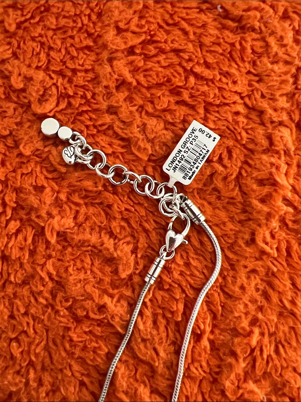 London grove silver chain and pendent. - Picture 2 of 5